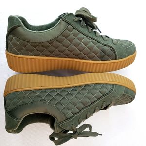 Skechers Rise Fit army green quilted Sneakers Women's Size 10